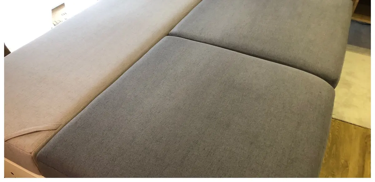 Grafitowa sofa po praniu ekstrakcyjnym — tkanina bez plam, kolor odzyskany. Pranie kanapy Gorzów Wielkopolski, SofaGo